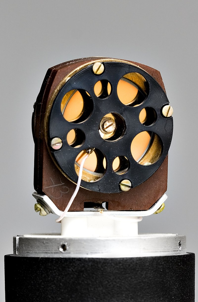 800px-Oktava319-internal.jpg